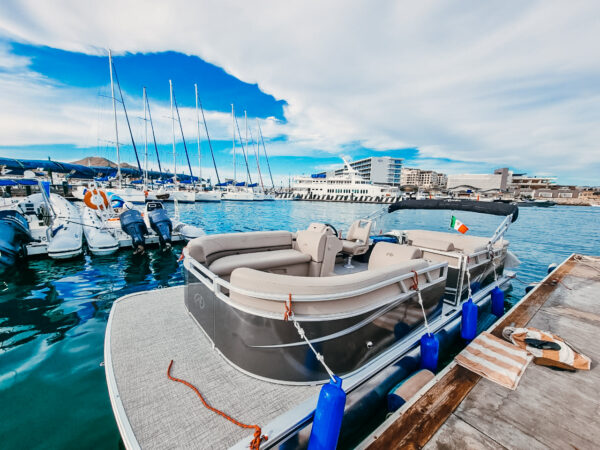 pontoon-Cabo-boat-charter-rental